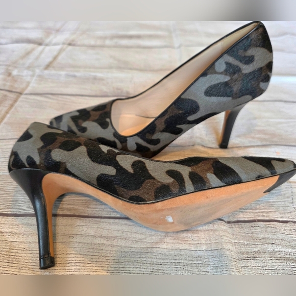 Cole Haan Size 8 Bradshaw Grey Camo Point Toe Heels Dyed Calf Hair Brazil Origin - Picture 2 of 11